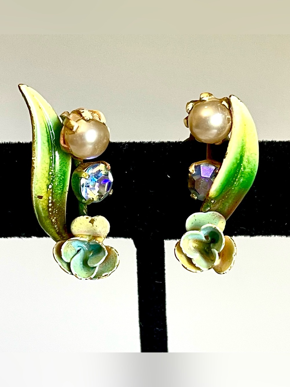 Vintage 1950s Floral Enamel Pearl AB Rhinestone Clip Earrings Hand-Painted MCM - Picture 2 of 9